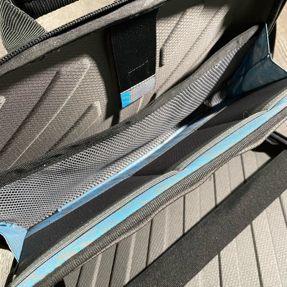 Thule - Gauntlet Attaché Case for 13" Apple MacBook and MacBook Pro - Black - Picture 4 of 5